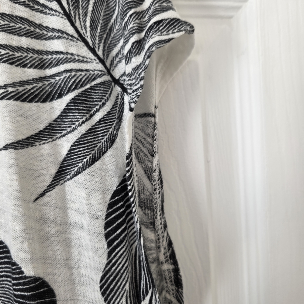 Tahari Monochrome Leaf Print Linen Top - Picture 3 of 10